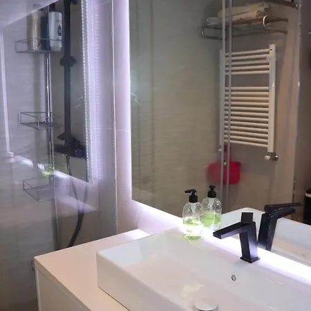 Pool And Sea View 50 M Sea 푸라도우로