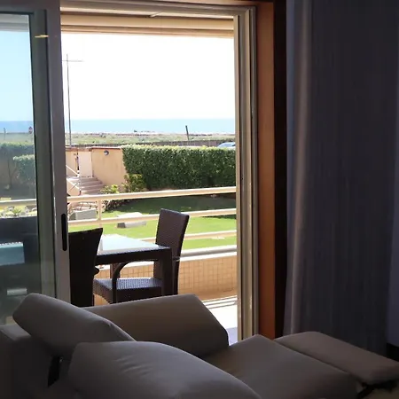 아파트 Pool And Sea View 50 M Sea