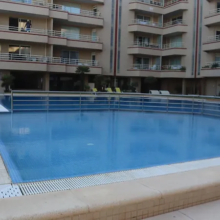 Pool And Sea View 50 M Sea 아파트 푸라도우로