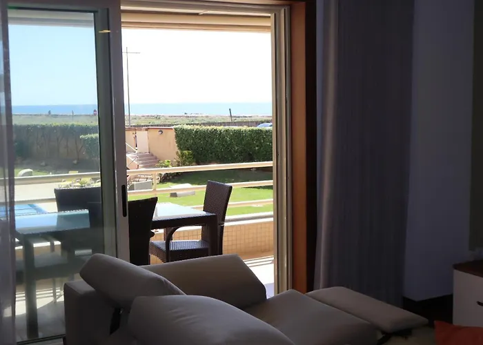 아파트 Pool And Sea View 50 M Sea
