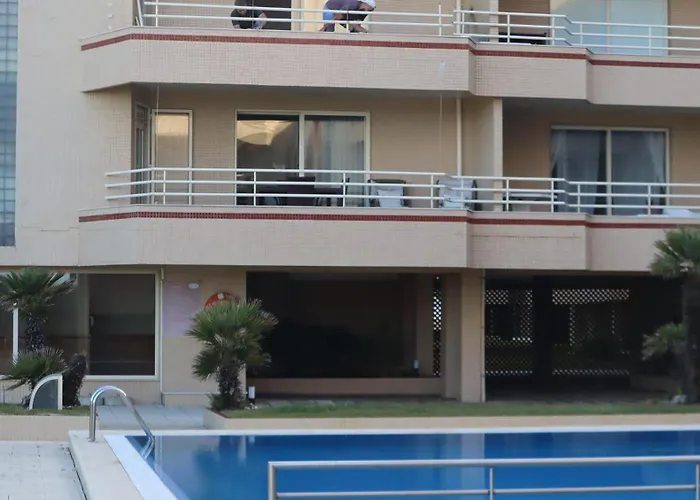 아파트 Pool And Sea View 50 M Sea